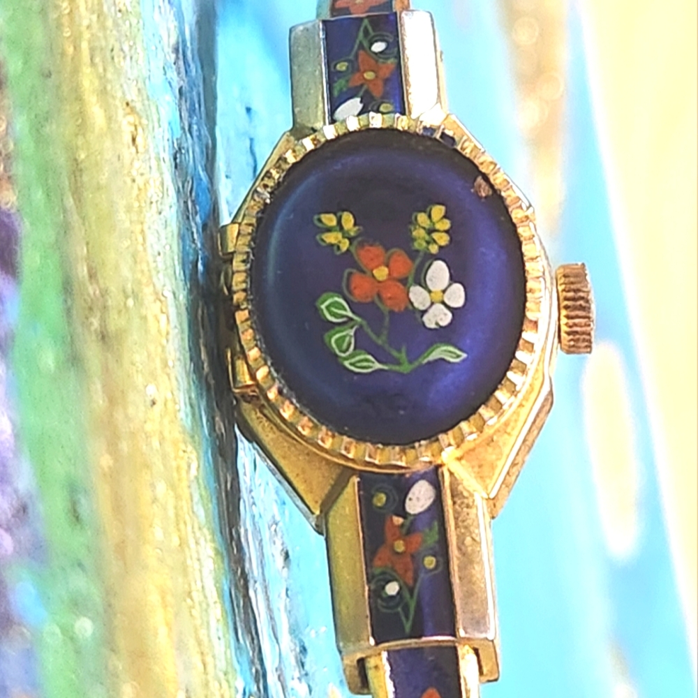 PEEKABOO Trachtenuhr Rare VTG Hand Painted Floral Enamel RAVISA Gold Tone Watch